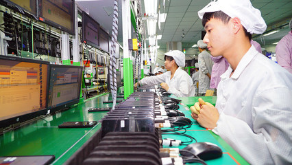 走进小米富士康工厂 探秘小米9从无到有的整个过程